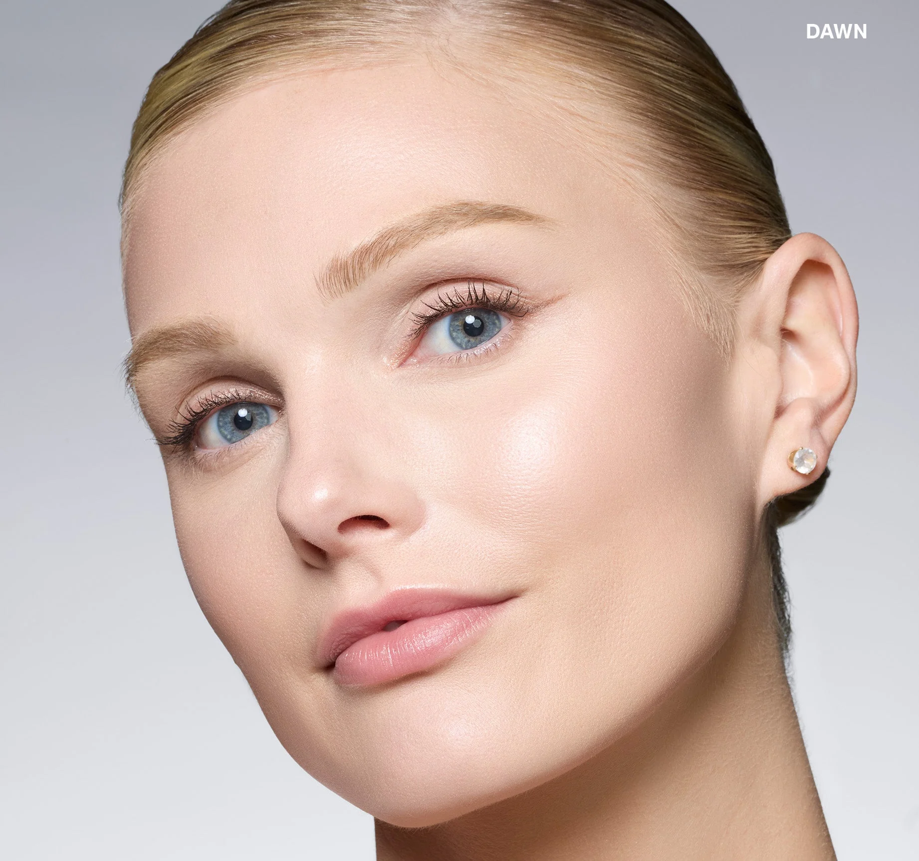 Cloudlight Soft Glow Veil Finishing Powder - Image 3
