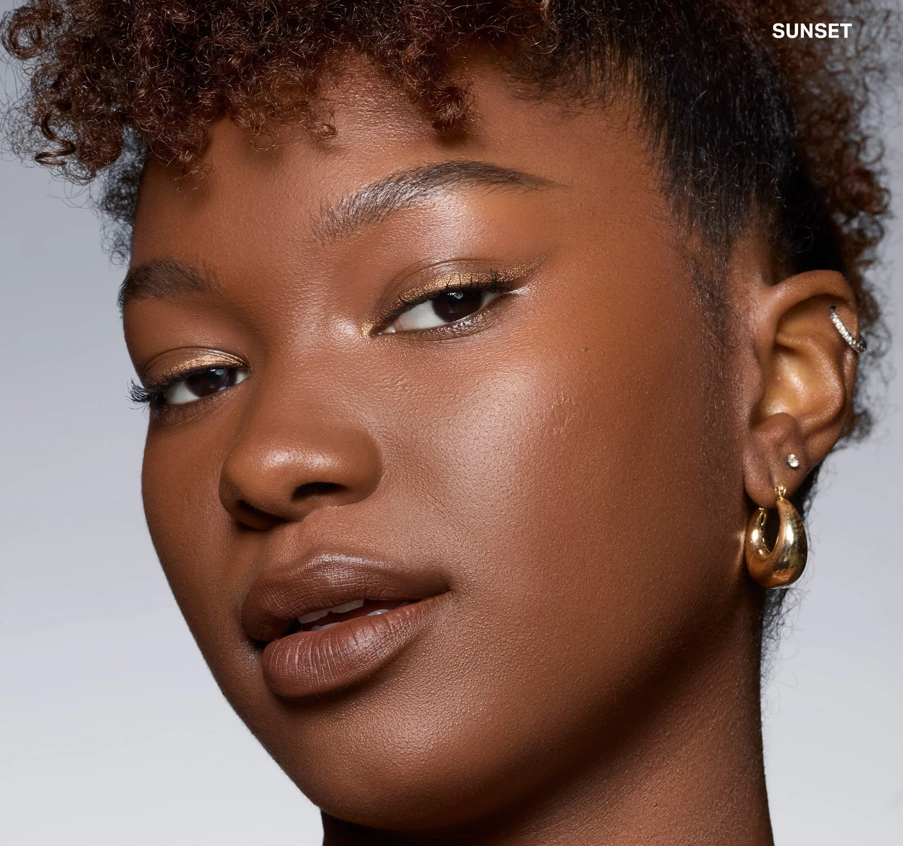 Cloudlight Soft Glow Veil Finishing Powder - Image 9